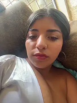 Snapshot of Isaa-Sweet chatting on 11.30.25 Isaa-Sweet online show from 11.30.25