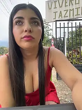 Snapshot of Isaa-Sweet chatting on 12.18.25 Isaa-Sweet online show from 12.18.25