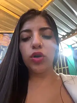 Snapshot of Isaa-Sweet chatting on 12.19.25 Isaa-Sweet online show from 12.19.25