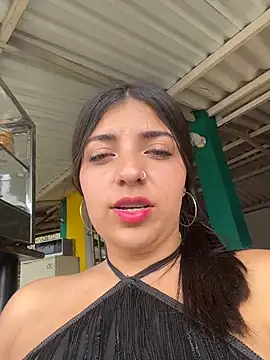 Snapshot of Isaa-Sweet chatting on 12.21.25 Isaa-Sweet online show from 12.21.25