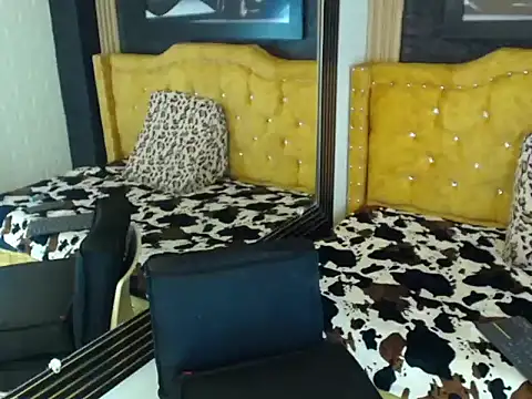 MiaColushy online show from 11.28.25