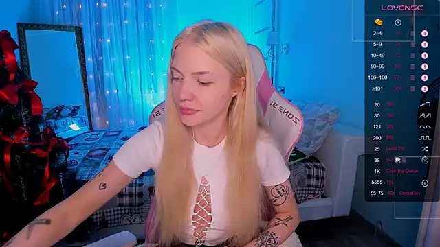 AnyaTaylor  online show from 01.08.26