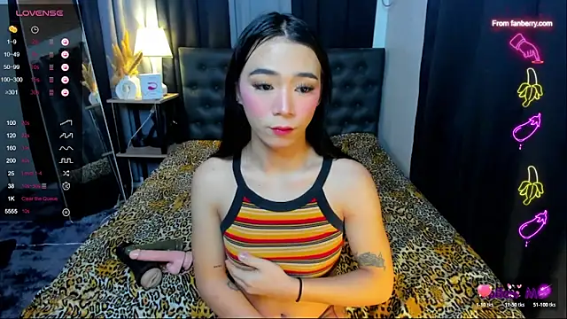 Snapshot of bellamoonlightX chatting on 10.18.25 bellamoonlightX online show from 10.18.25