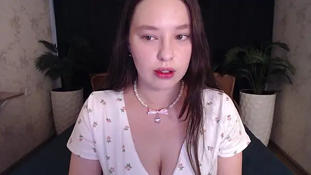 Snapshot of PureLedy chatting on 10.04.25 PureLedy online show from 10.04.25