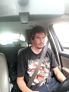 Snapshot of twitshe chatting on 10.19.25 twitshe online show from 10.19.25