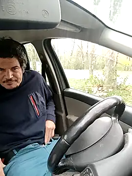 Snapshot of twitshe chatting on 11.01.25 twitshe online show from 11.01.25