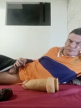 Snapshot of twitshe chatting on 11.10.25 twitshe online show from 11.10.25