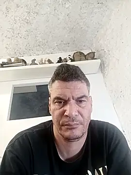 Snapshot of twitshe chatting on 11.18.25 twitshe online show from 11.18.25