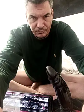 Snapshot of twitshe chatting on 11.25.25 twitshe online show from 11.25.25