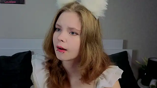 Snapshot of JulietteRain chatting on 06.27.26 JulietteRain online show from 06.27.26
