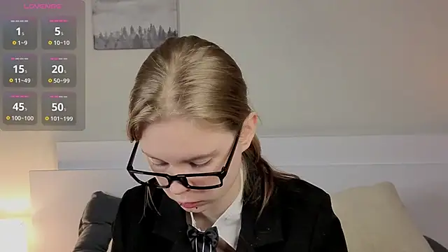 Snapshot of JulietteRain chatting on 07.27.26 JulietteRain online show from 07.27.26