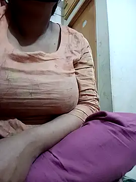 Snapshot of jenyfer709 chatting on 12.05.25 jenyfer709 online show from 12.05.25