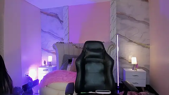 EmmaStonns online show from 04.13.26