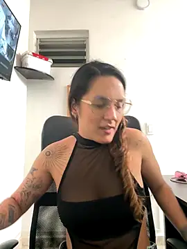 Snapshot of Sophia_House_ chatting on 10.20.25 Sophia House online show from 10.20.25
