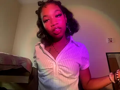 luvrgrllani online show from 09.17.25