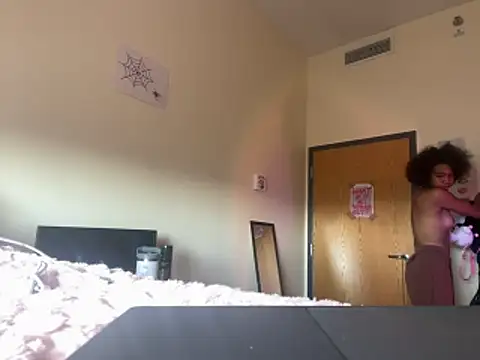 luvrgrllani online show from 11.20.25