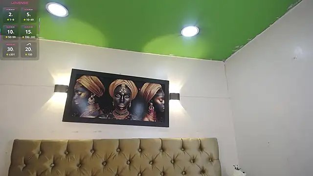 Snapshot of tiiny_emilly chatting on 10.15.25 tiiny emilly online show from 10.15.25