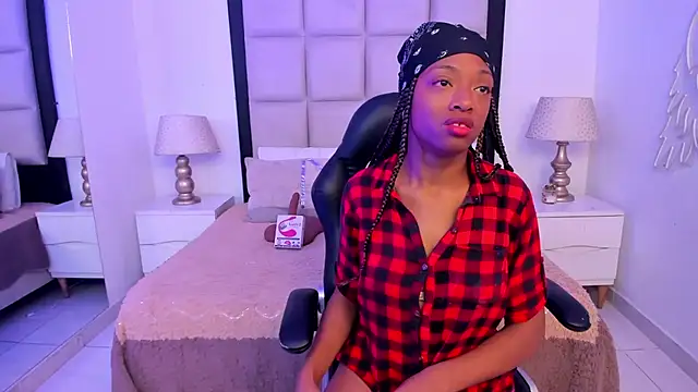 Snapshot of ElisabettaMonroy chatting on 12.04.25 ElisabettaMonroy online show from 12.04.25