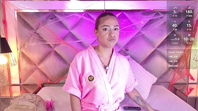 gemma sm online show from 10.23.25