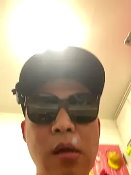 Snapshot of XLJjjjjjjjjjj chatting on 12.16.25 XLJjjjjjjjjjj online show from 12.16.25