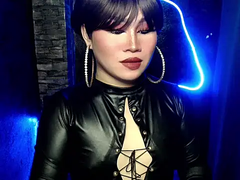 pretty lassy online show from 10.18.25