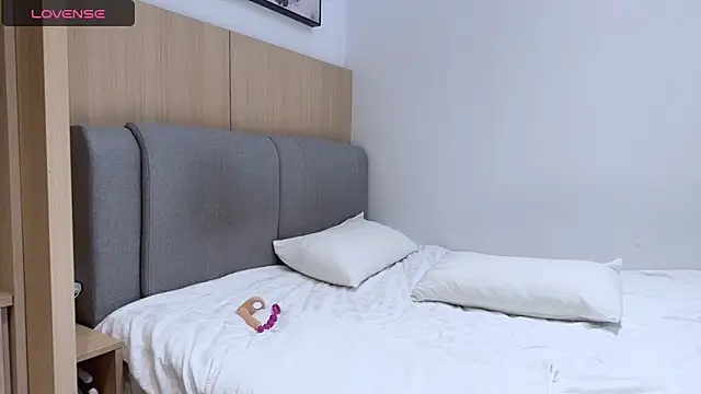 Snapshot of penny_coco chatting on 12.16.25 penny coco online show from 12.16.25