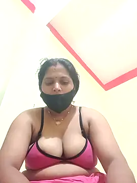 Snapshot of Rani_Devi143 chatting on 09.26.25 Rani Devi143 online show from 09.26.25