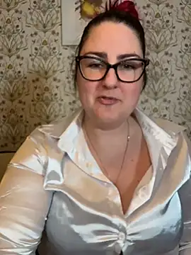 Snapshot of Lacey-BBW chatting on 11.25.25 Lacey-BBW online show from 11.25.25