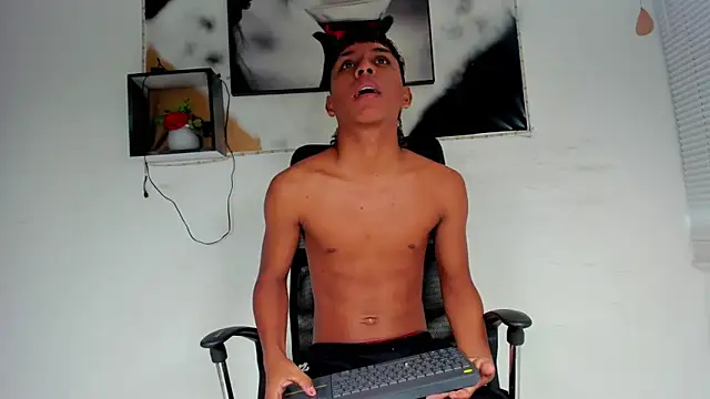 tyler twink boy online show from 11.10.25