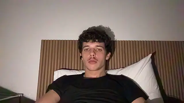 Snapshot of Lued00 chatting on 11.30.25 Lued00 online show from 11.30.25