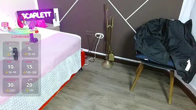 ScarletHott  online show from 11.04.25