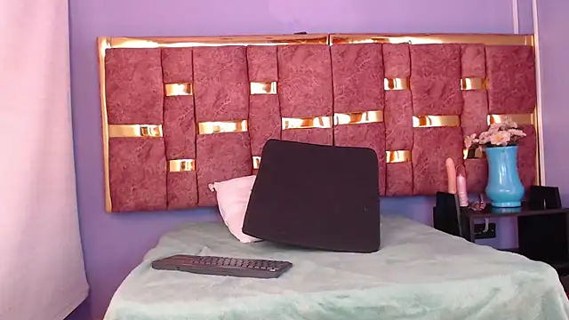 Snapshot of shantall_05 chatting on 09.11.25 shantall 05 online show from 09.11.25