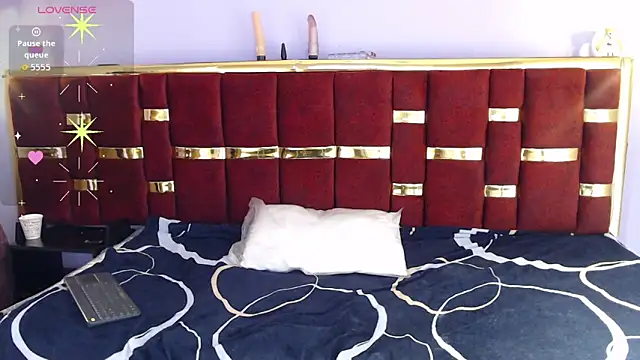 Snapshot of shantall_05 chatting on 10.22.25 shantall 05 online show from 10.22.25