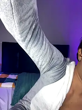 Leo Savage  online show from 09.18.25