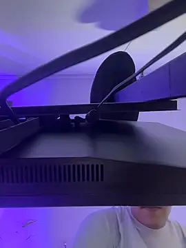 Leo Savage  online show from 03.21.26