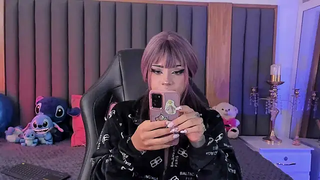 misstomie  online show from 11.07.25