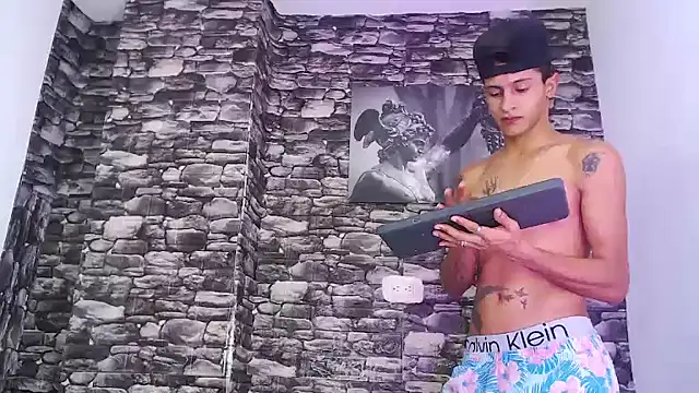 gustavo saaled19  online show from 10.21.25