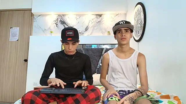 Snapshot of THREE_GUYS_HOT chatting on 09.08.25 THREE GUYS HOT online show from 09.08.25