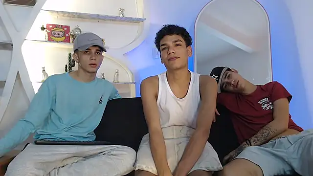 Snapshot of THREE_GUYS_HOT chatting on 09.27.25 THREE GUYS HOT online show from 09.27.25