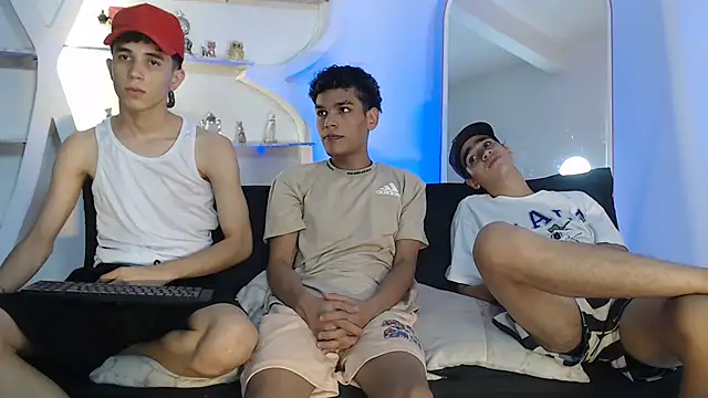 Snapshot of THREE_GUYS_HOT chatting on 09.29.25 THREE GUYS HOT online show from 09.29.25