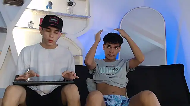 Snapshot of THREE_GUYS_HOT chatting on 10.01.25 THREE GUYS HOT online show from 10.01.25