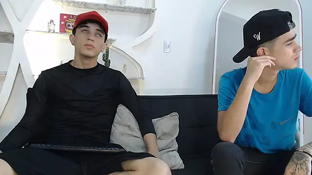 Snapshot of THREE_GUYS_HOT chatting on 10.13.25 THREE GUYS HOT online show from 10.13.25