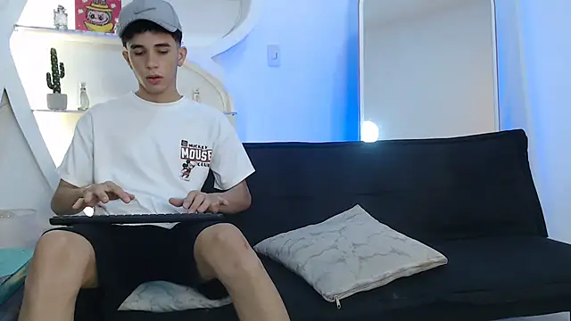 THREE GUYS HOT online show from 10.19.25