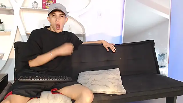 THREE GUYS HOT online show from 11.01.25