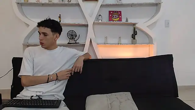 THREE GUYS HOT online show from 11.28.25