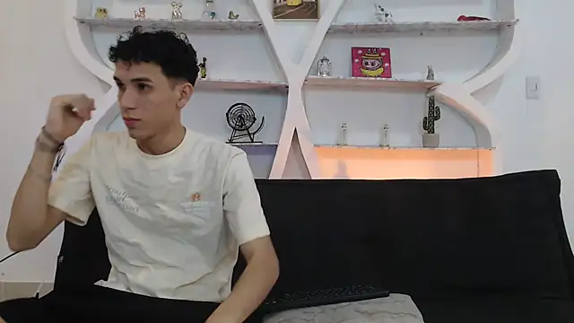 THREE GUYS HOT online show from 11.30.25