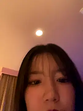 Snapshot of happy_hino chatting on 12.18.25 happy hino online show from 12.18.25