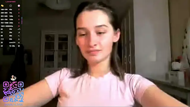 Snapshot of DarlineBrustera chatting on 12.04.25 DarlineBrustera online show from 12.04.25