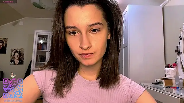 Snapshot of DarlineBrustera chatting on 12.14.25 DarlineBrustera online show from 12.14.25