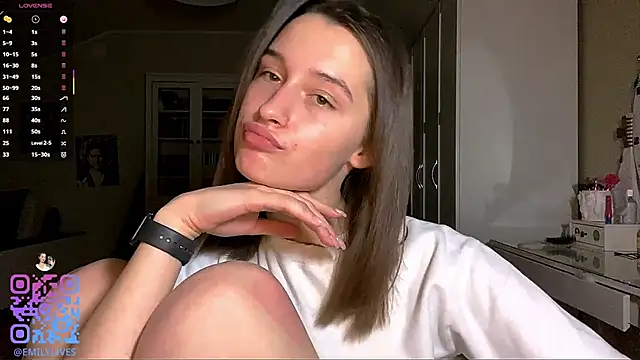 Snapshot of DarlineBrustera chatting on 12.15.25 DarlineBrustera online show from 12.15.25